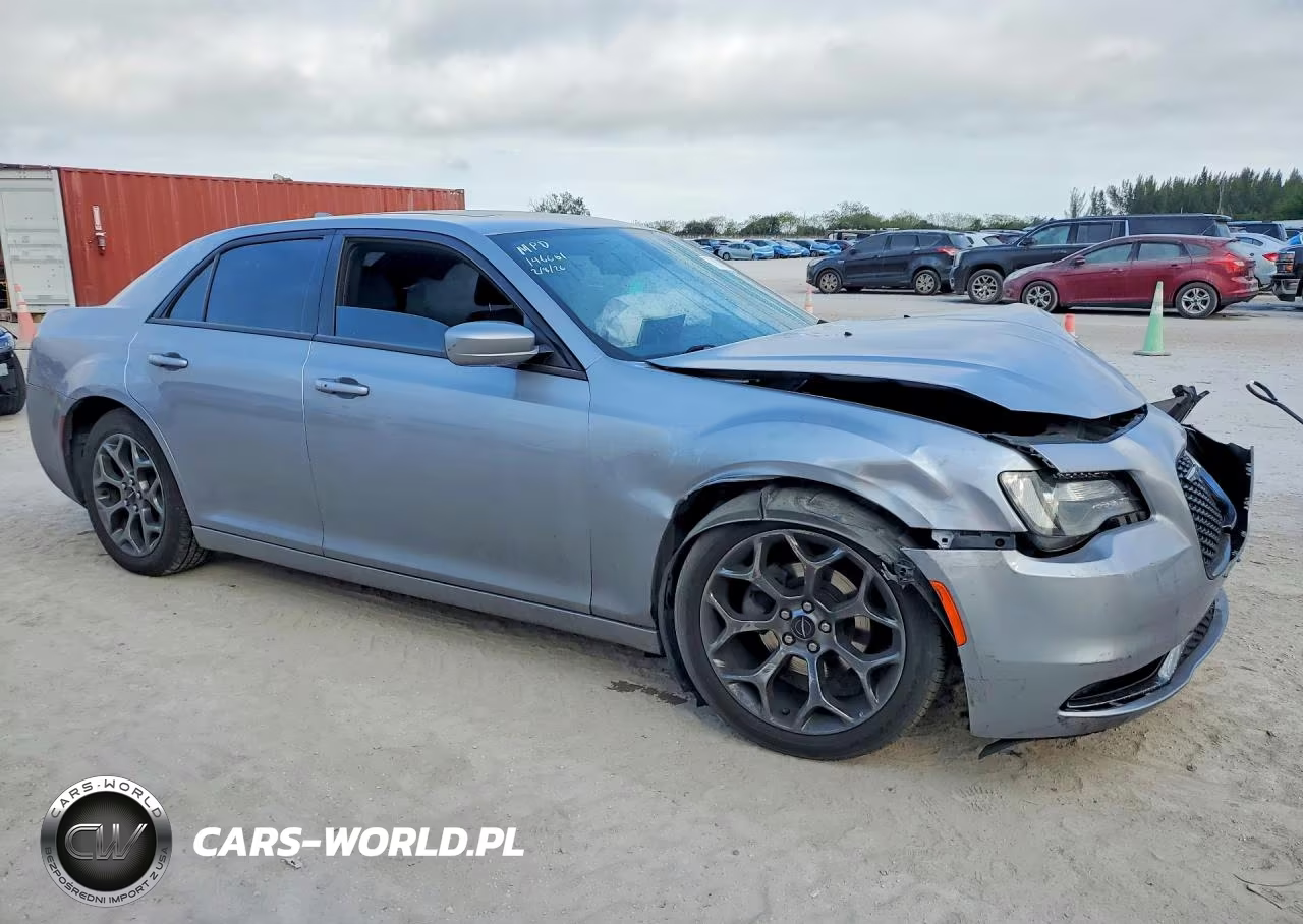 2018 Chrysler 300 S VIN:2C3CCABG5JH146061 - 4
