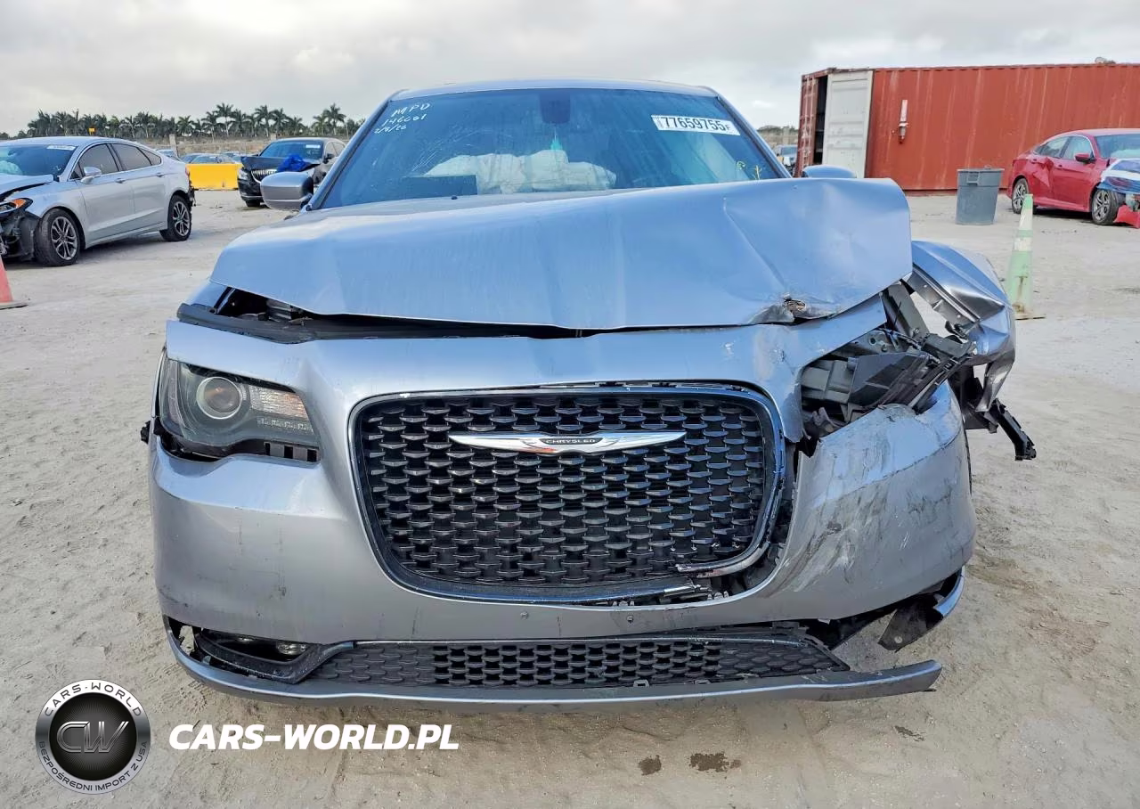 2018 Chrysler 300 S VIN:2C3CCABG5JH146061 - 5