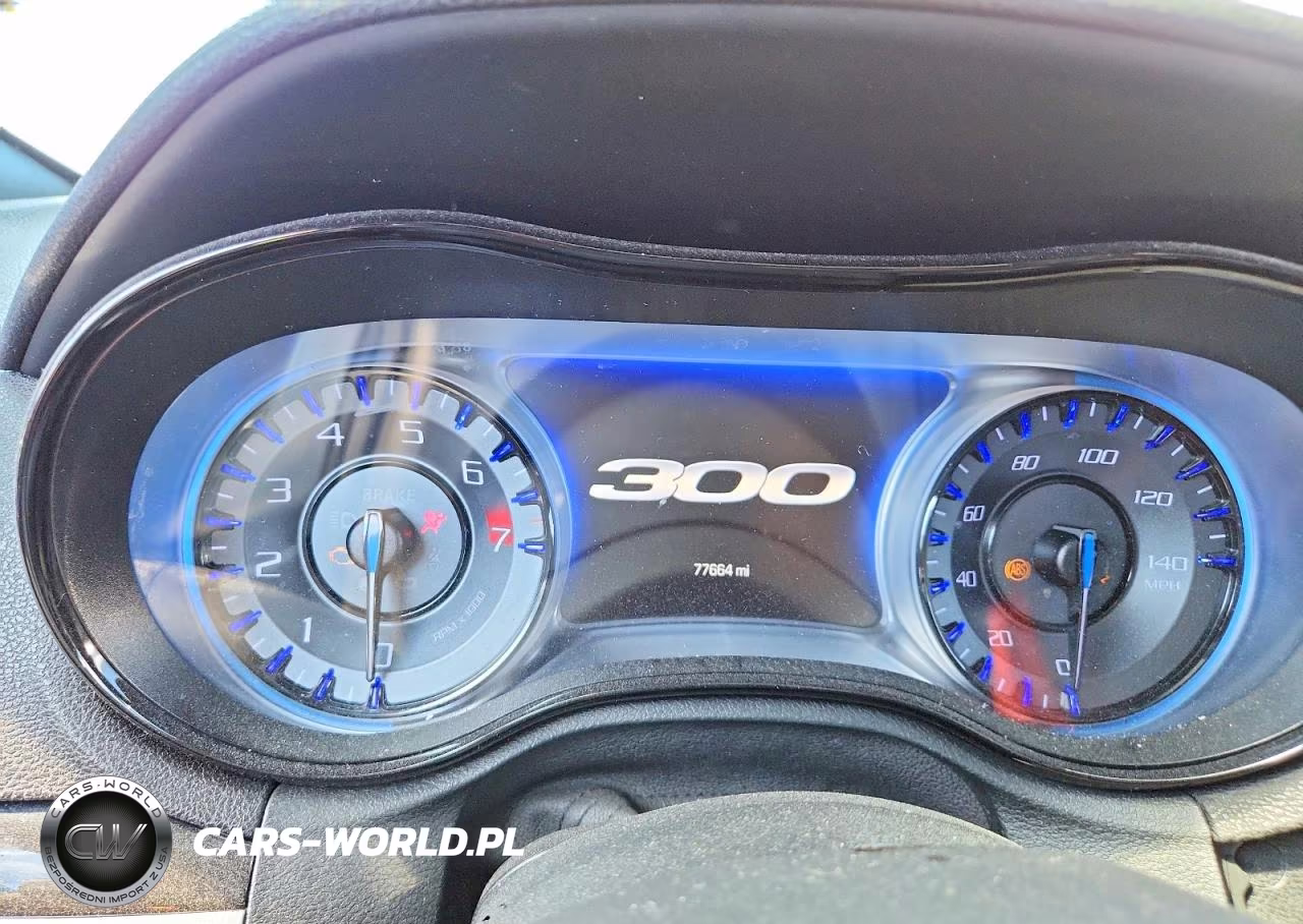 2018 Chrysler 300 S VIN:2C3CCABG5JH146061 - 9