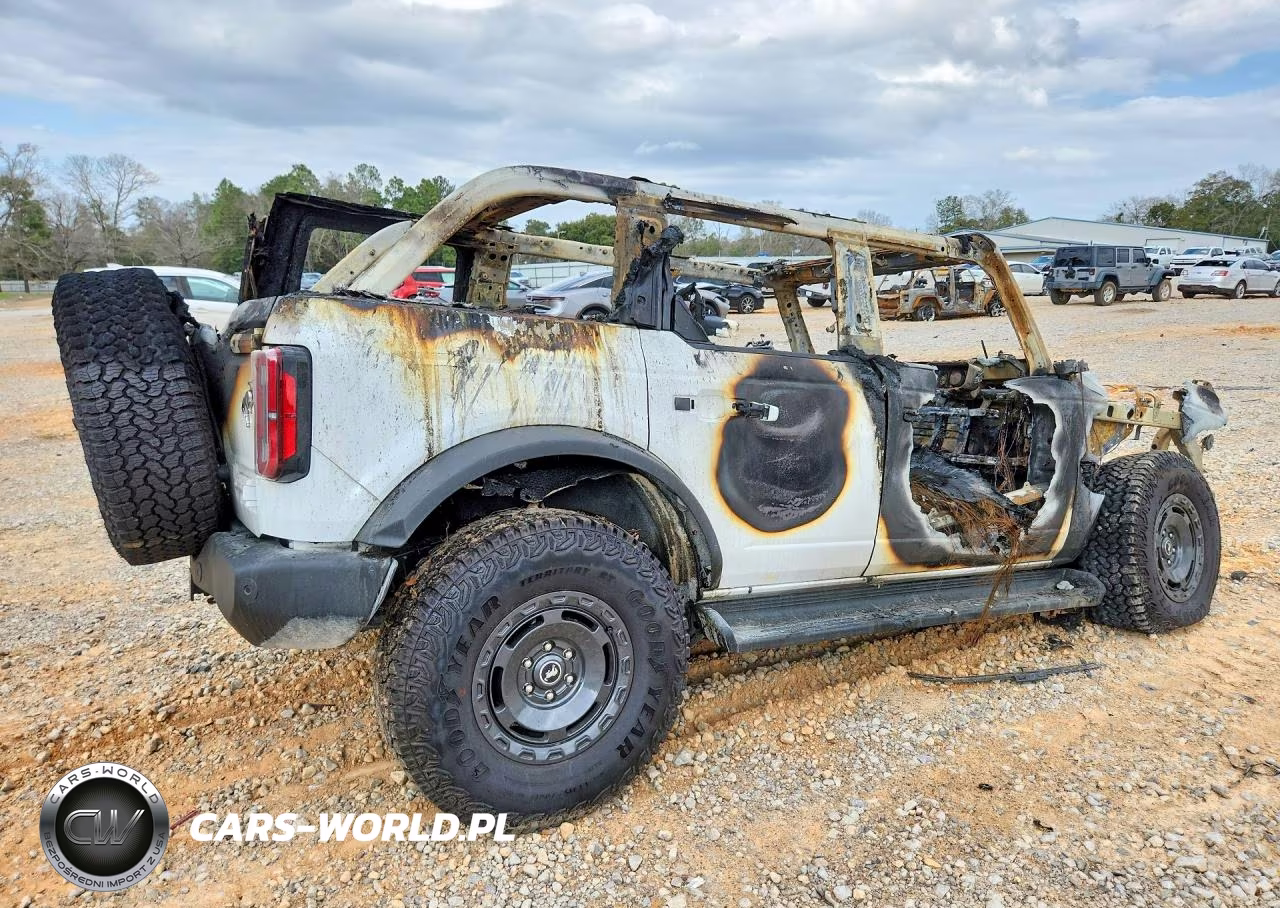 2025 Ford Bronco Outer Banks VIN:1FMEE8BP8SLB35854 - 3