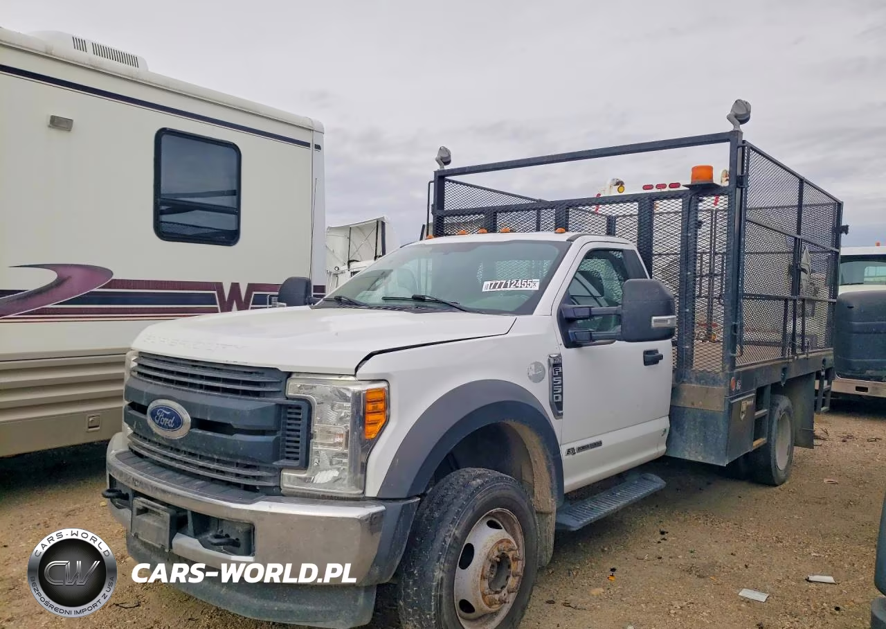 2017 Ford F550 Super Duty Flatbed Truck