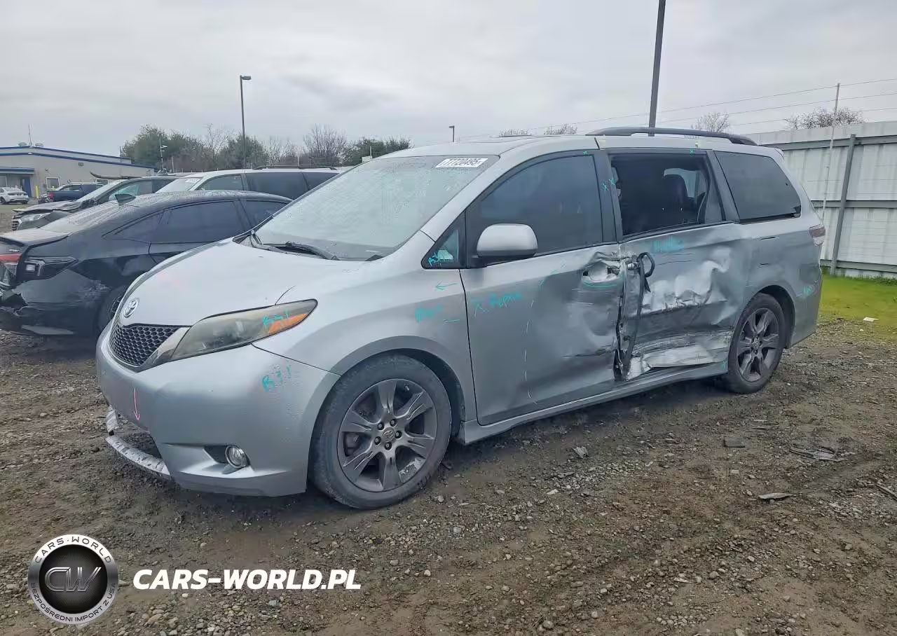 2015 Toyota Sienna Sport