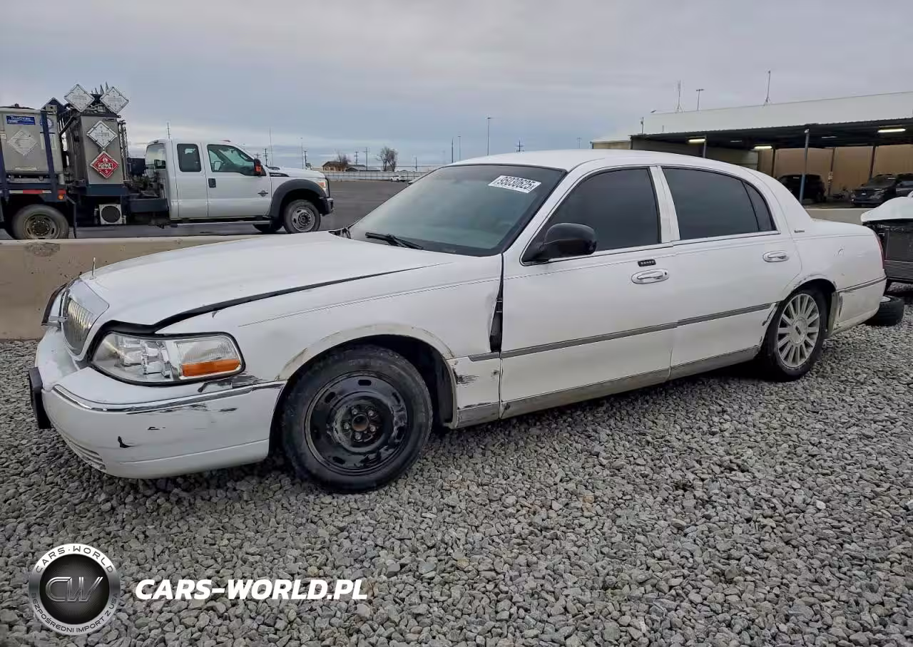 2004 Lincoln Town Car Executive