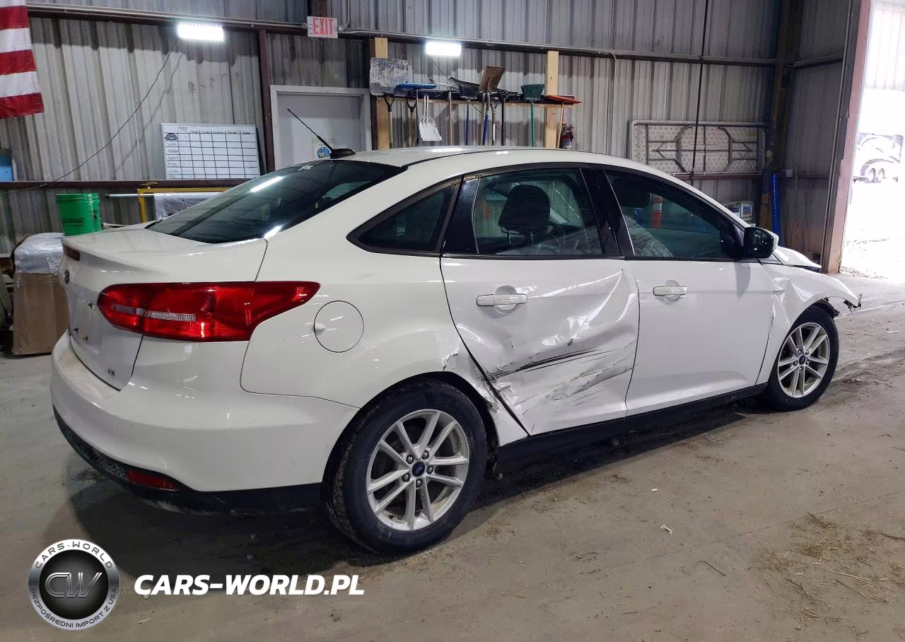 2017 Ford Focus Se VIN:1FADP3F29HL259500 - 3
