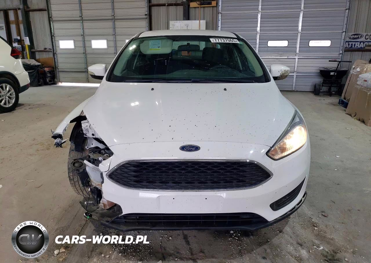 2017 Ford Focus Se VIN:1FADP3F29HL259500 - 5
