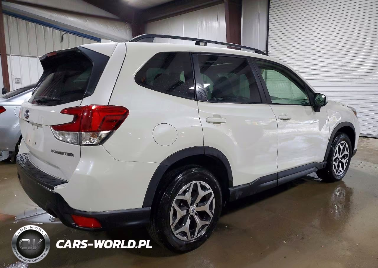 2020 Subaru Forester Premium VIN:JF2SKAJC5LH556281 - 3