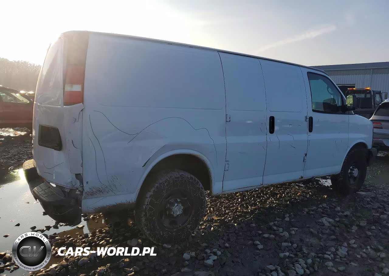 2010 Chevrolet Express G2500 VIN:1GCZGFBA5A1111828 - 3