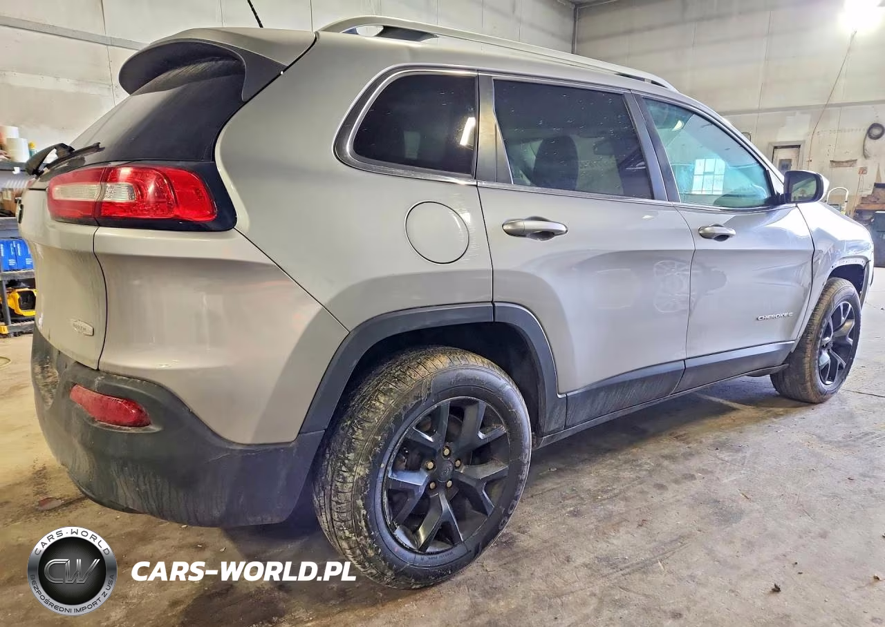 2014 Jeep Cherokee Latitude VIN:1C4PJMCB1EW106607 - 3