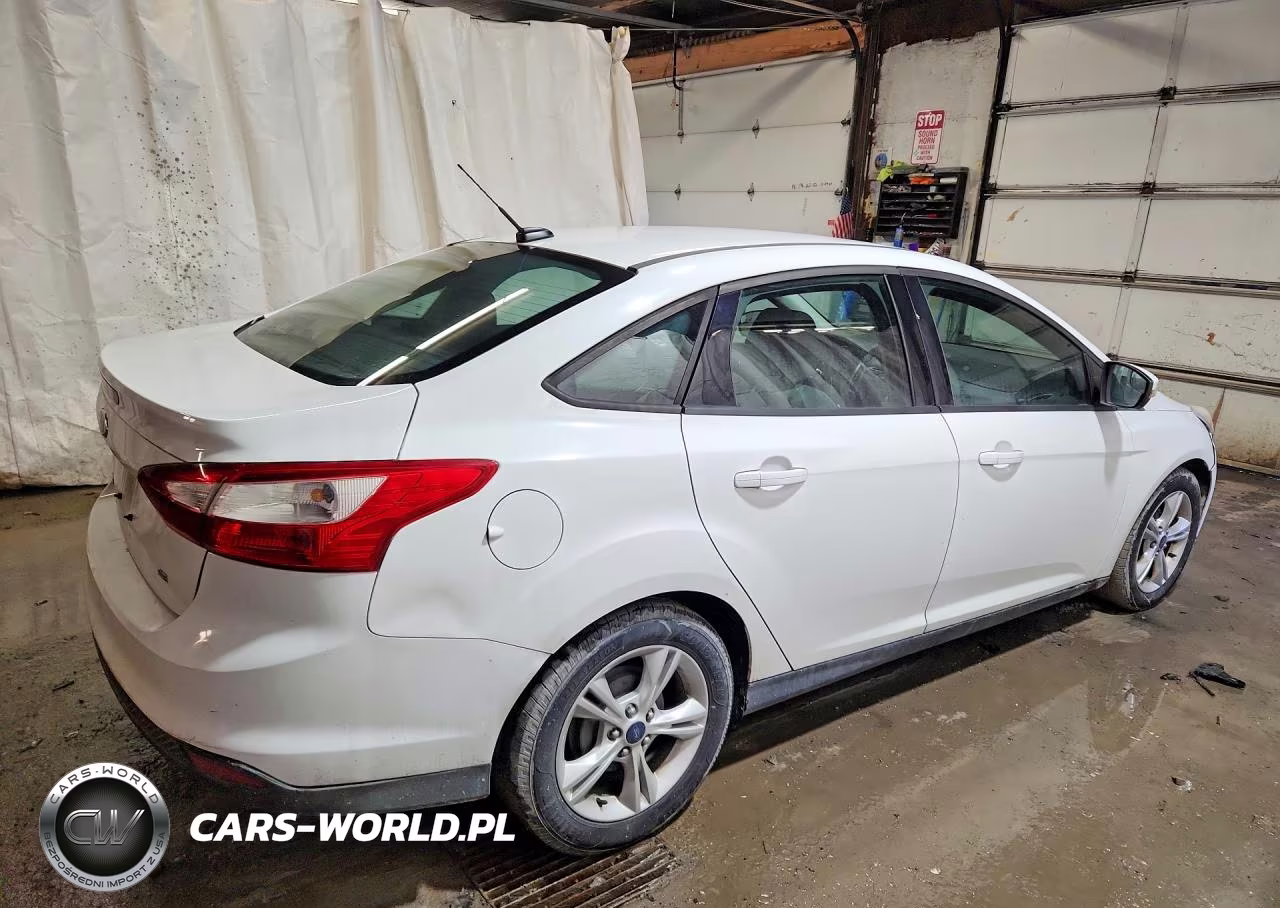 2014 Ford Focus Se VIN:1FADP3F22EL105920 - 3