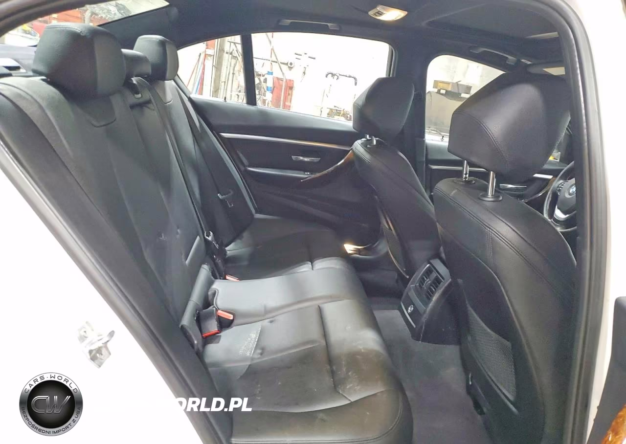2018 BMW 330 Xi VIN:WBA8D9C53JEB34881 - 10