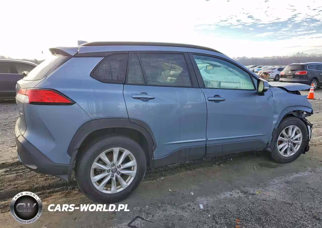 2022 Toyota Corolla Cross Le VIN:7MUCAABG6NV004672 - 3