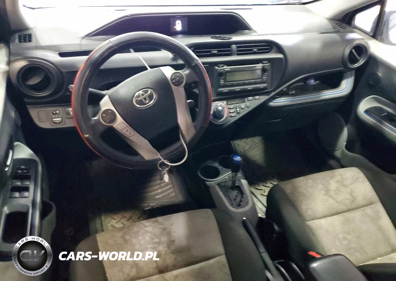 2013 Toyota Prius C VIN:JTDKDTB37D1538992 - 8