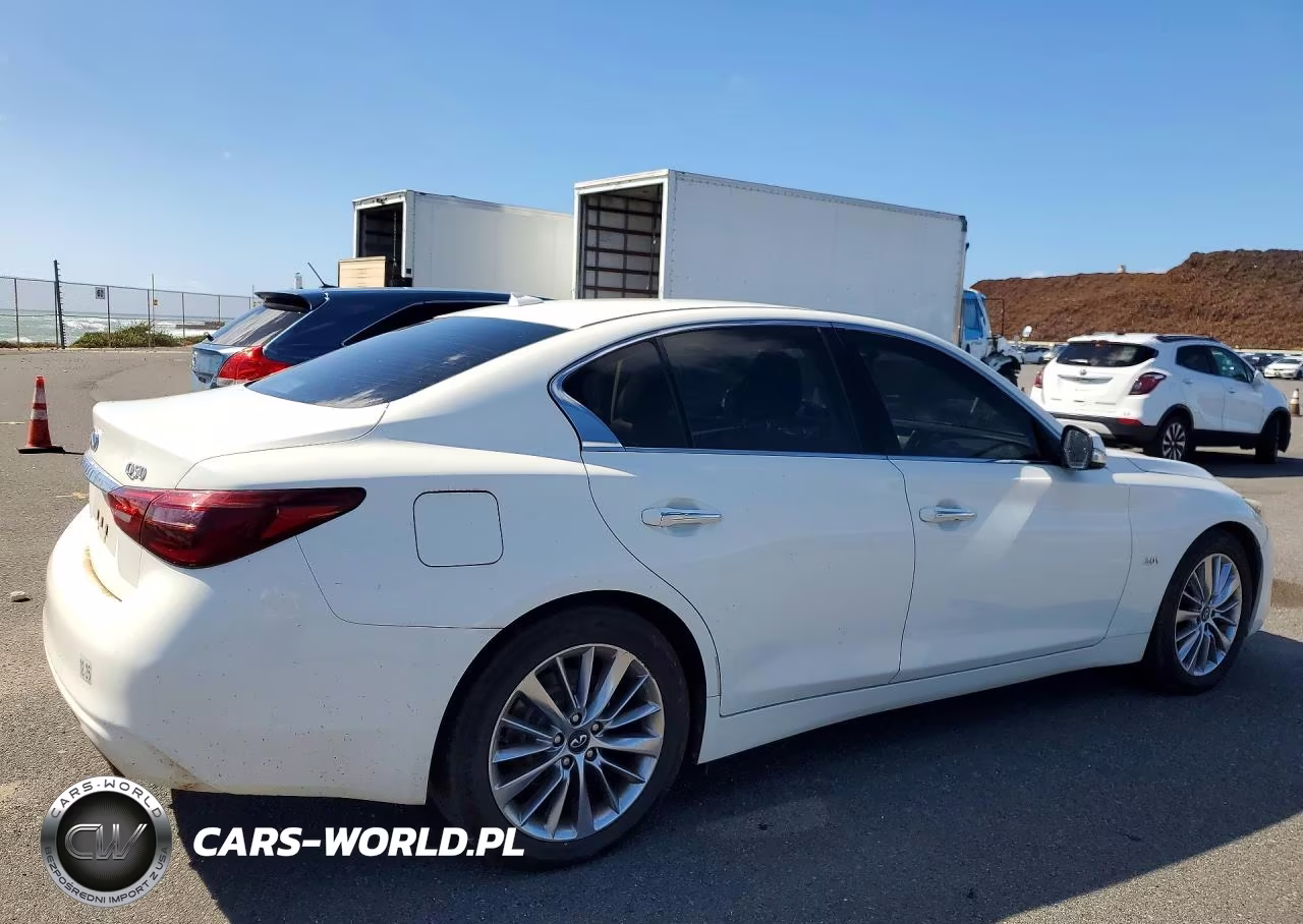 2018 Infiniti Q50 Luxe VIN:JN1EV7AR5JM611085 - 3
