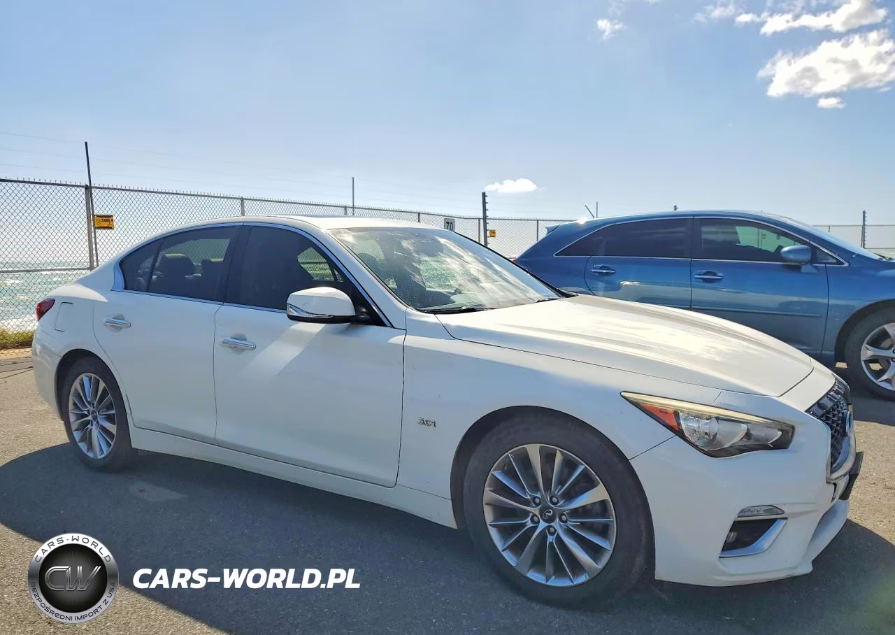 2018 Infiniti Q50 Luxe VIN:JN1EV7AR5JM611085 - 4