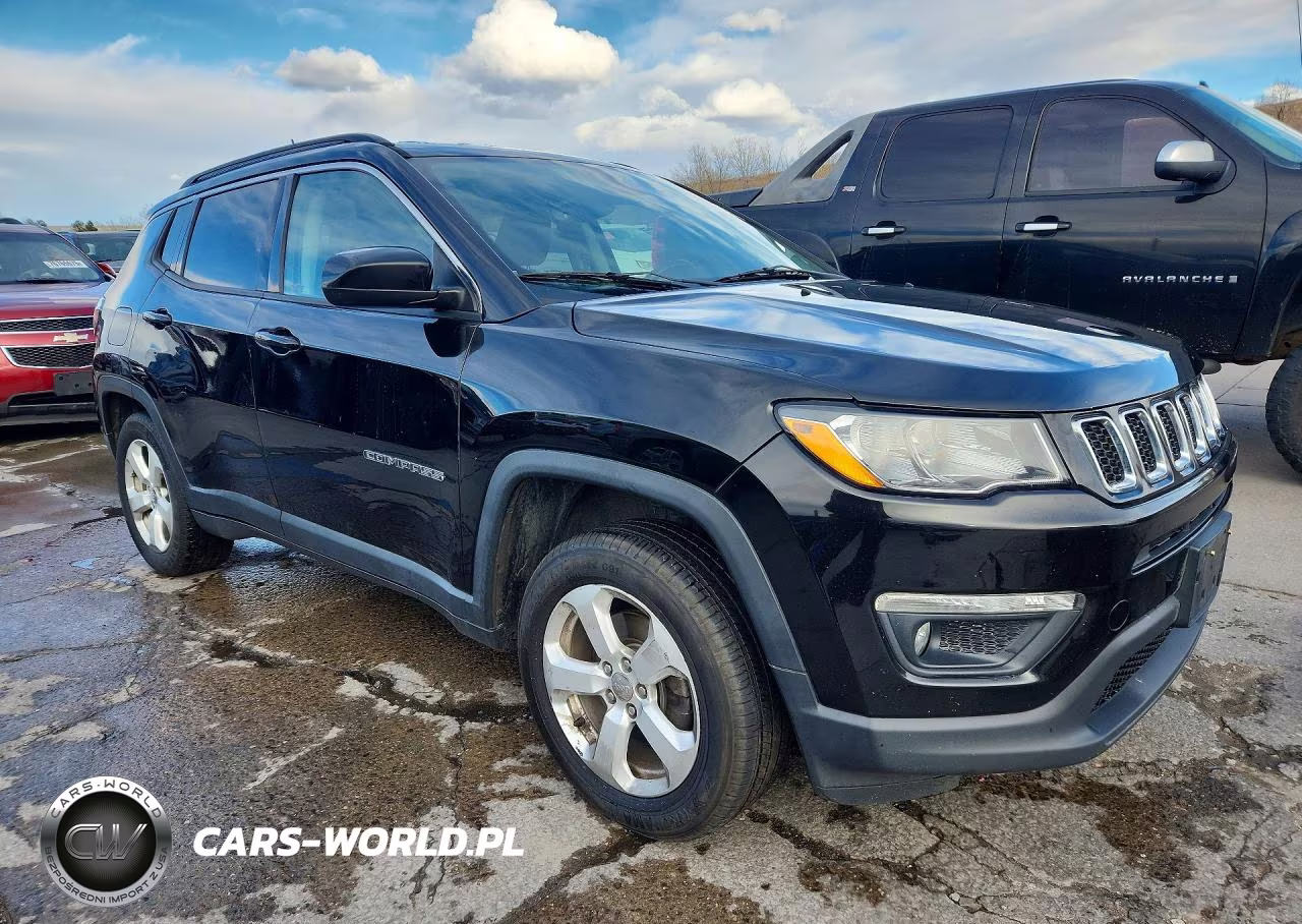 2017 Jeep Compass Latitude VIN:3C4NJDBB0HT640703 - 4