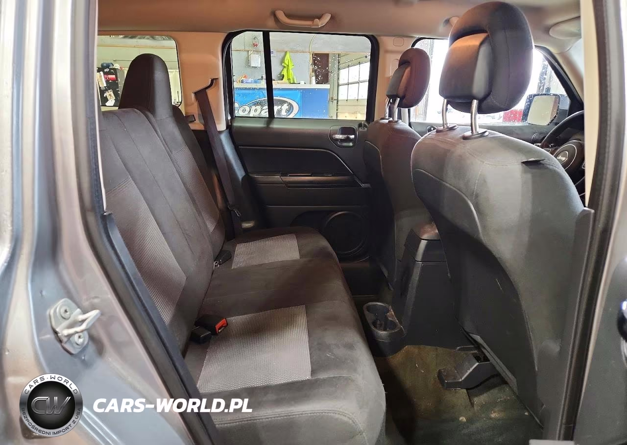 2016 Jeep Patriot Latitude VIN:1C4NJPFA1GD792352 - 11