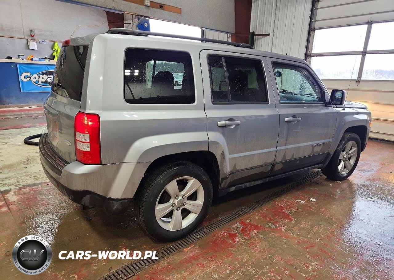 2016 Jeep Patriot Latitude VIN:1C4NJPFA1GD792352 - 3