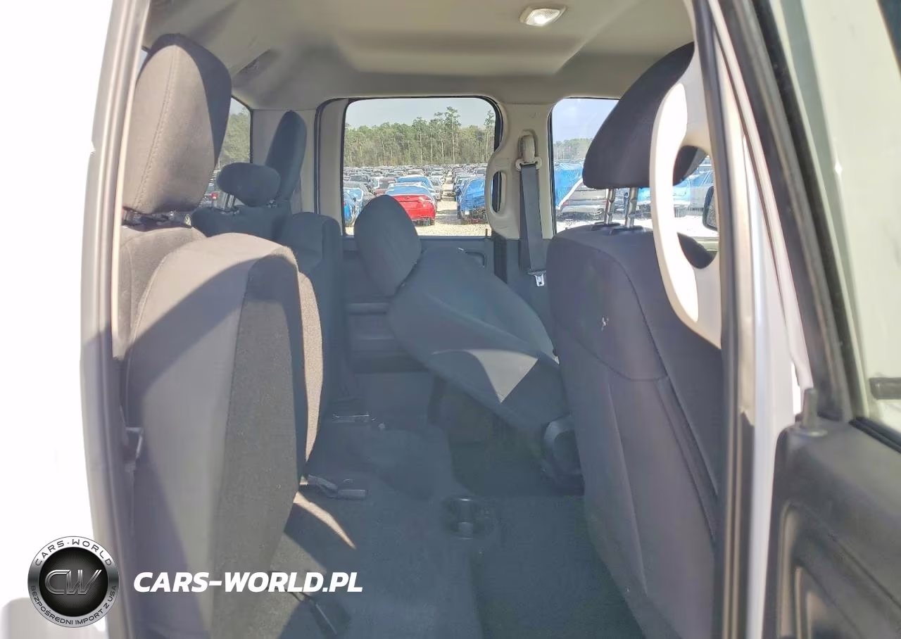 2019 Ram 1500 Classic Tradesman VIN:1C6RR6FG9KS552695 - 10