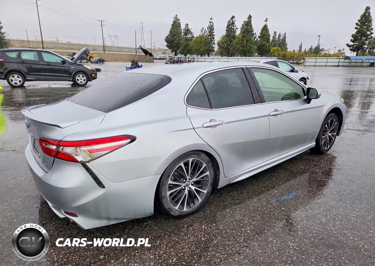 2018 Toyota Camry L VIN:JTNB11HK8J3049833 - 3