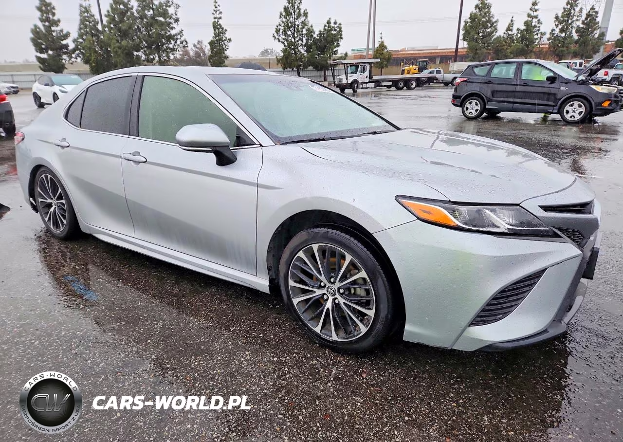 2018 Toyota Camry L VIN:JTNB11HK8J3049833 - 4