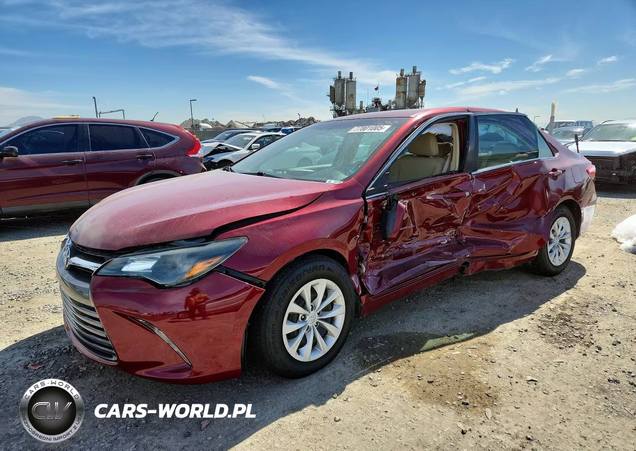 2015 Toyota Camry Le – zdjęcie 1 z 12