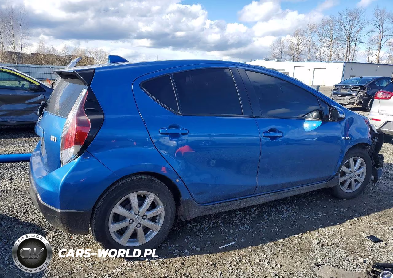 2017 Toyota Prius C VIN:JTDKDTB31H1593153 - 3
