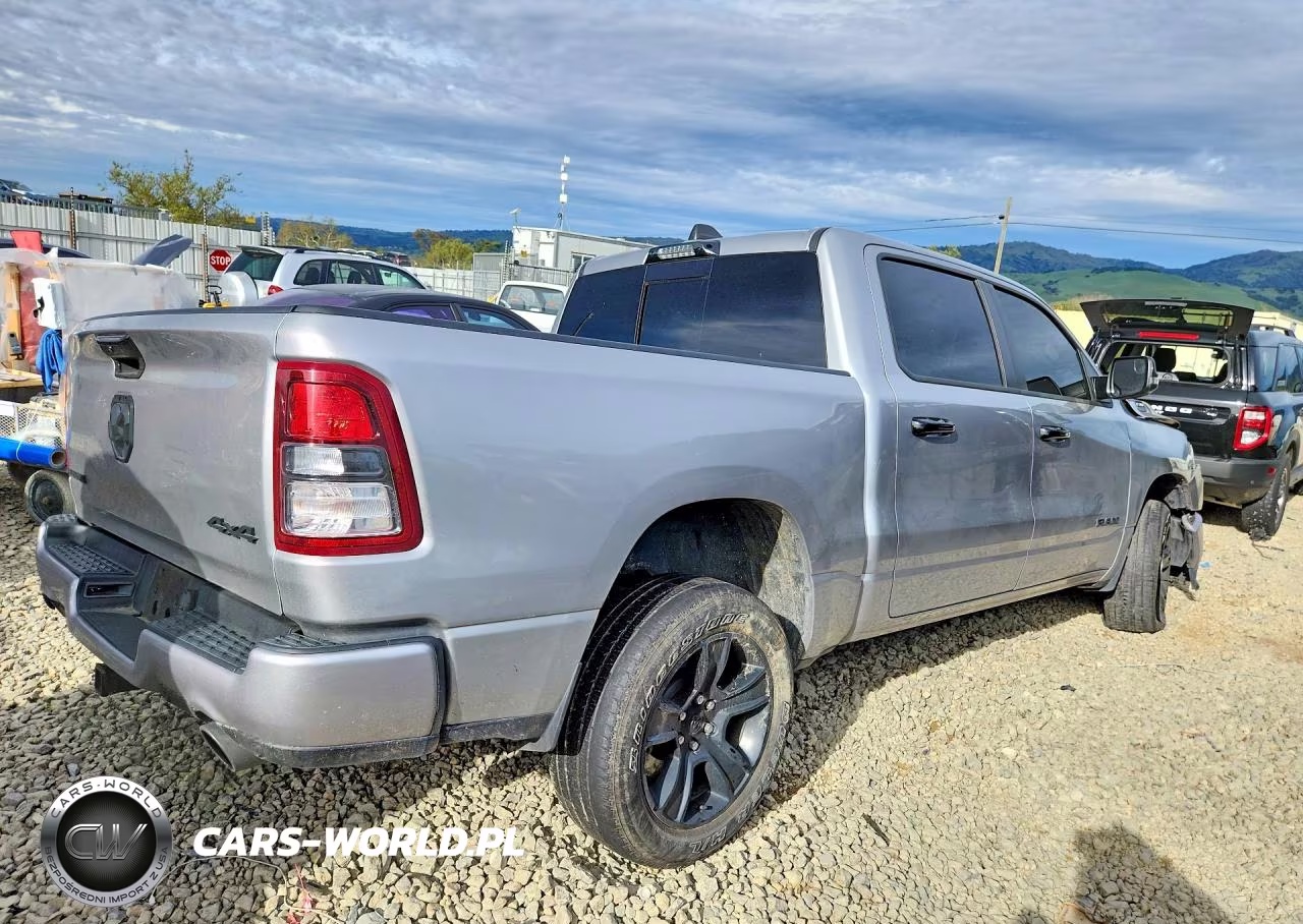 2023 Ram 1500 VIN:1C6SRFFT5PN629874 - 3