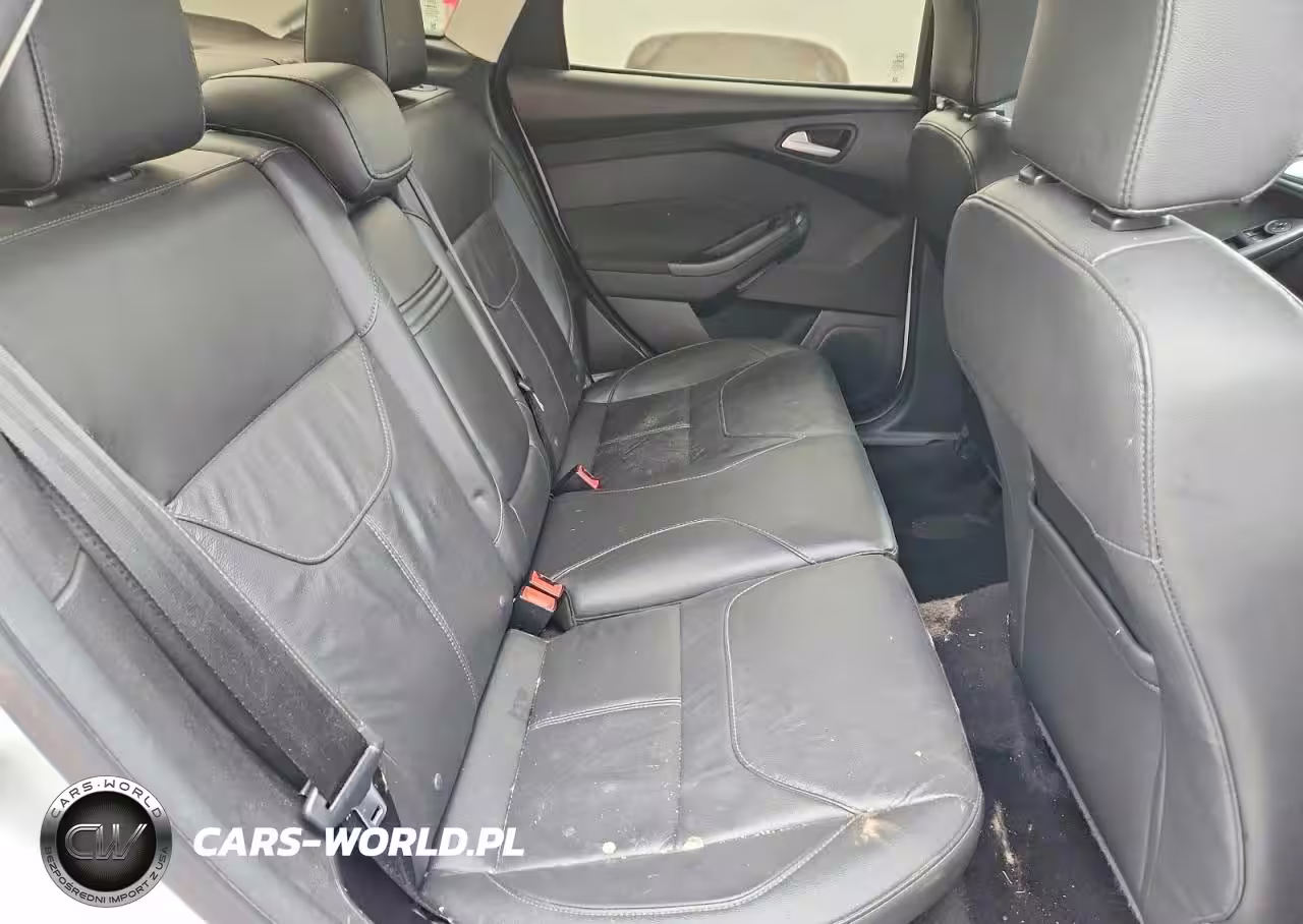 2016 Ford Focus Se VIN:1FADP3F25GL225617 - 10