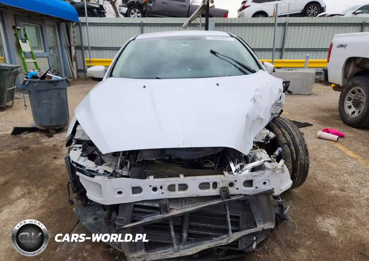 2016 Ford Focus Se VIN:1FADP3F25GL225617 - 5