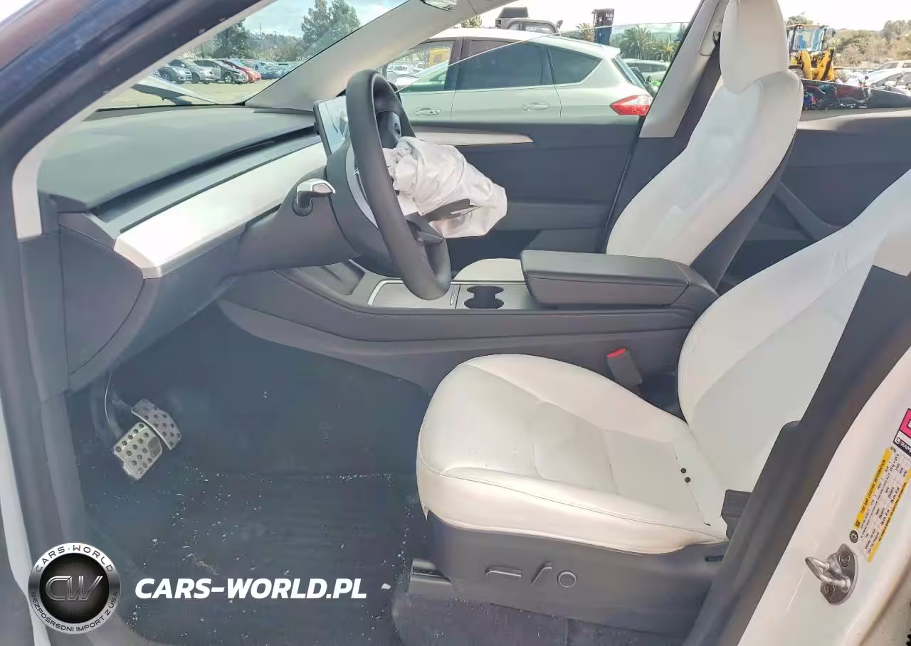 2023 Tesla Model Y VIN:7SAYGDEE2PF683764 - 7