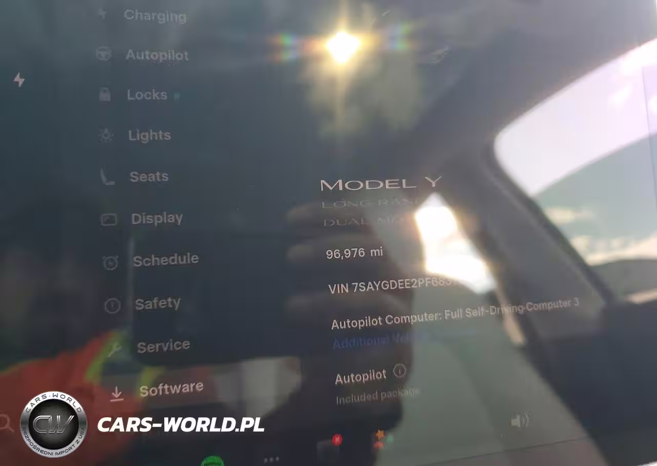 2023 Tesla Model Y VIN:7SAYGDEE2PF683764 - 9