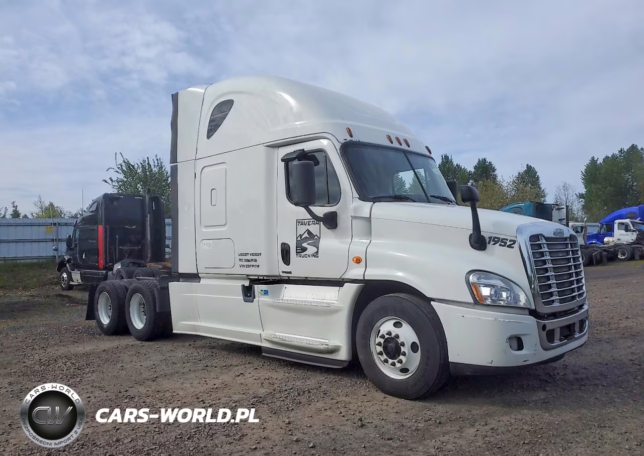 2000 Freightliner Semi Truck