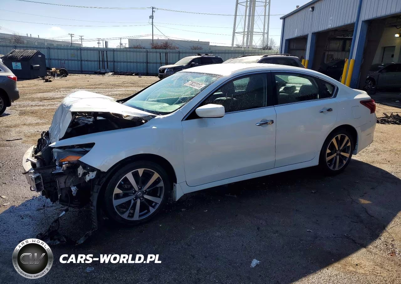 2017 Nissan Altima 2.5 Sr – zdjęcie 1 z 13