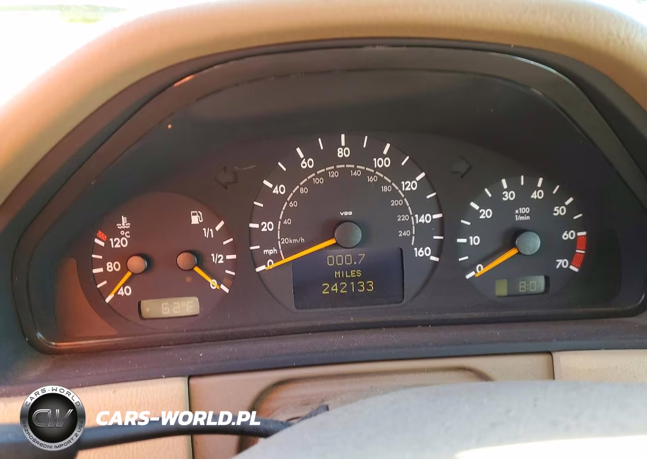 2002 Mercedes-Benz E-Class VIN:WDBJF65J52B427767 - 9