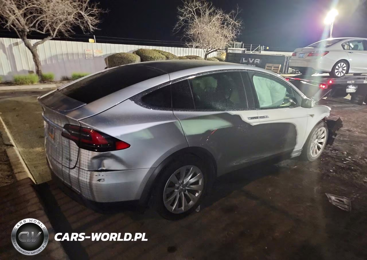 2016 Tesla Model X VIN:5YJXCAE27GF002877 - 3
