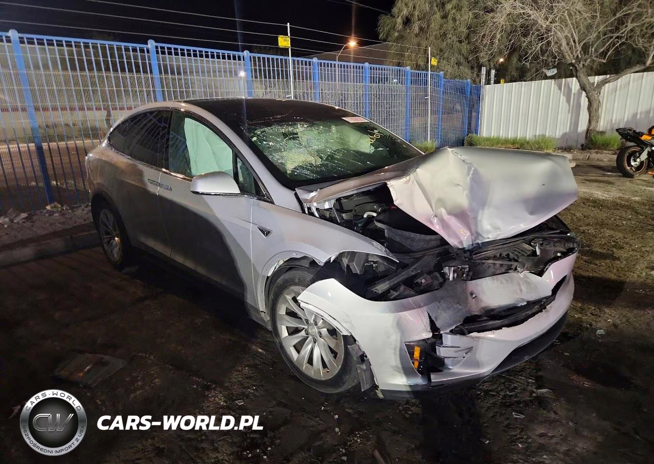 2016 Tesla Model X VIN:5YJXCAE27GF002877 - 4