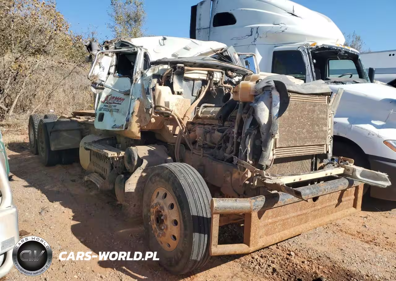 2015 Mack Chu613 Semi Truck