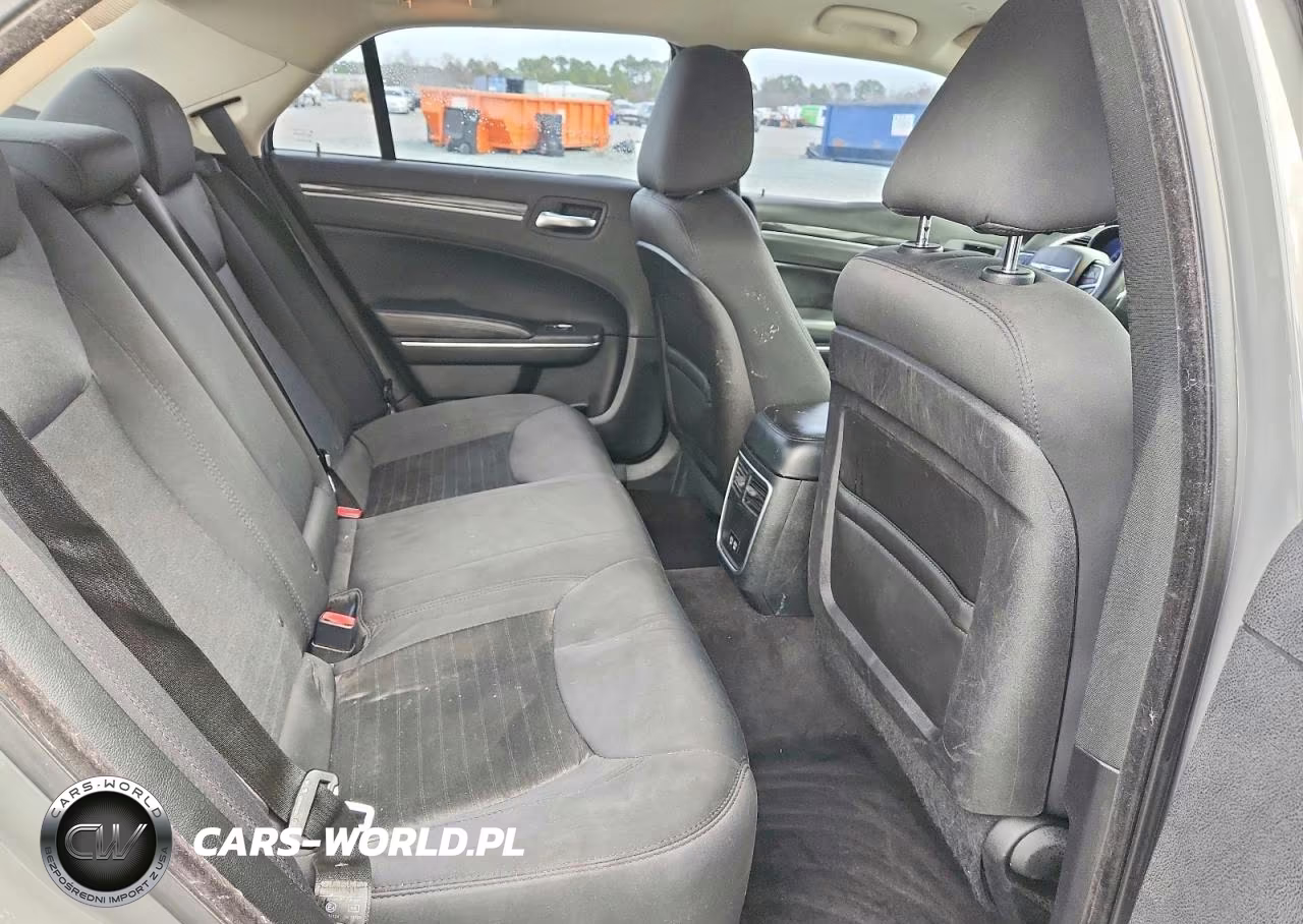 2018 Chrysler 300 Touring VIN:2C3CCAAG3JH291939 - 10
