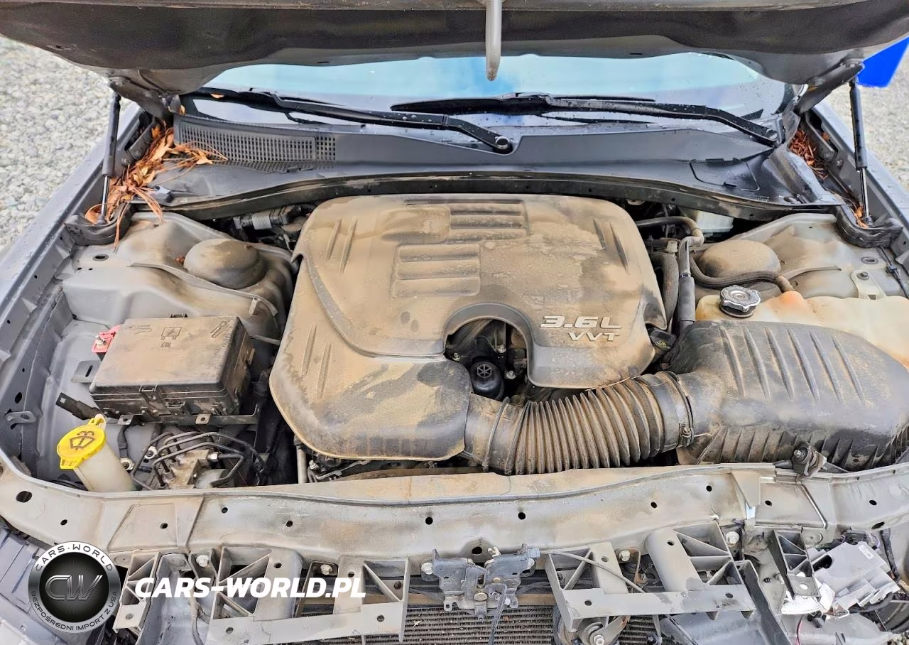 2018 Chrysler 300 Touring VIN:2C3CCAAG3JH291939 - 11