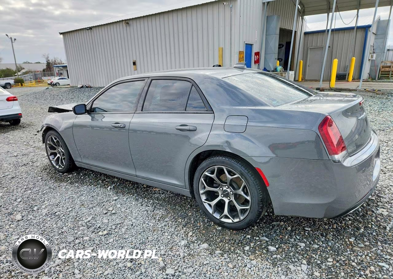 2018 Chrysler 300 Touring VIN:2C3CCAAG3JH291939 - 2