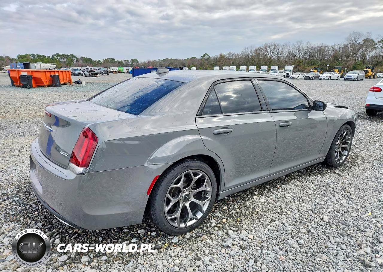 2018 Chrysler 300 Touring VIN:2C3CCAAG3JH291939 - 3