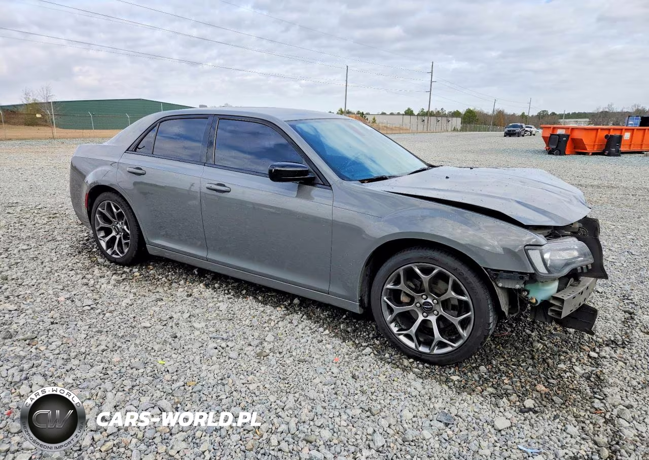 2018 Chrysler 300 Touring VIN:2C3CCAAG3JH291939 - 4