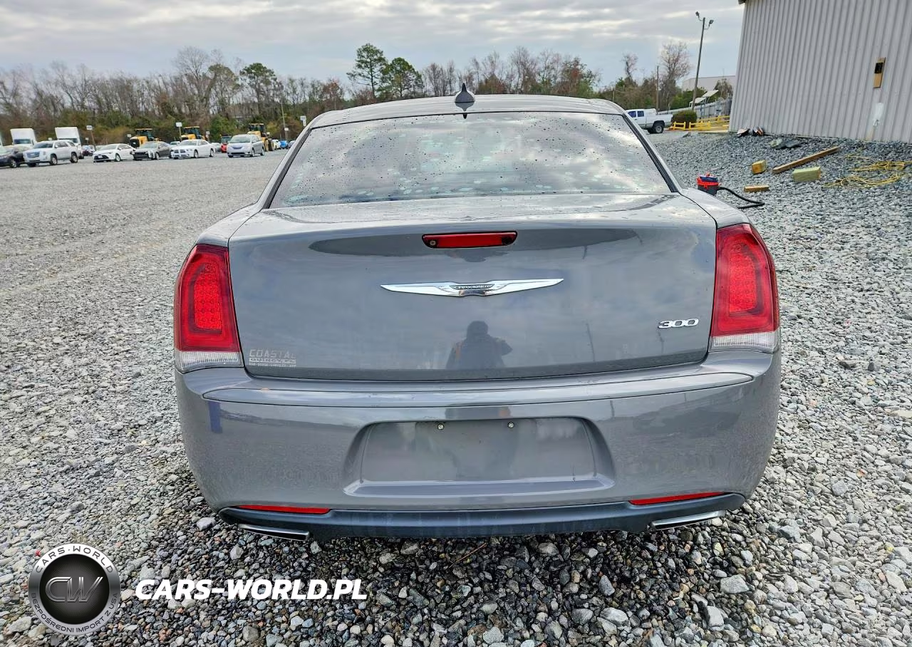 2018 Chrysler 300 Touring VIN:2C3CCAAG3JH291939 - 6