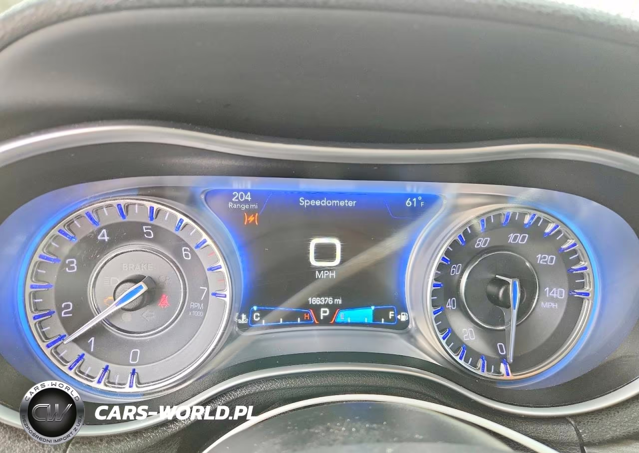 2018 Chrysler 300 Touring VIN:2C3CCAAG3JH291939 - 9