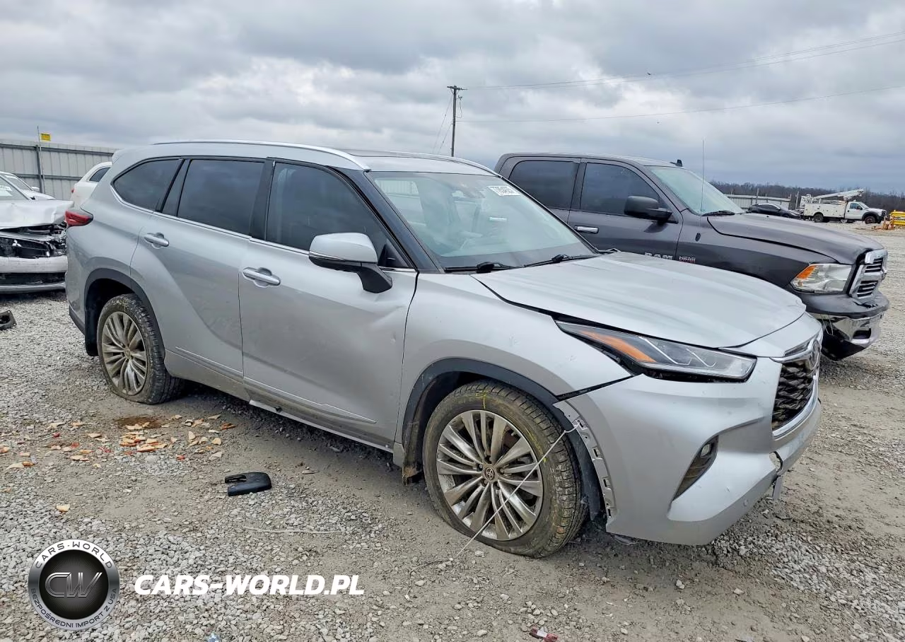 2022 Toyota Highlander Platinum VIN:5TDFZRBH6NS233604 - 4