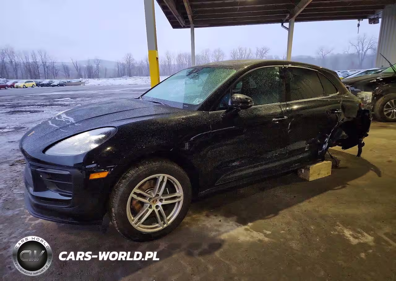 2025 Porsche Macan Base