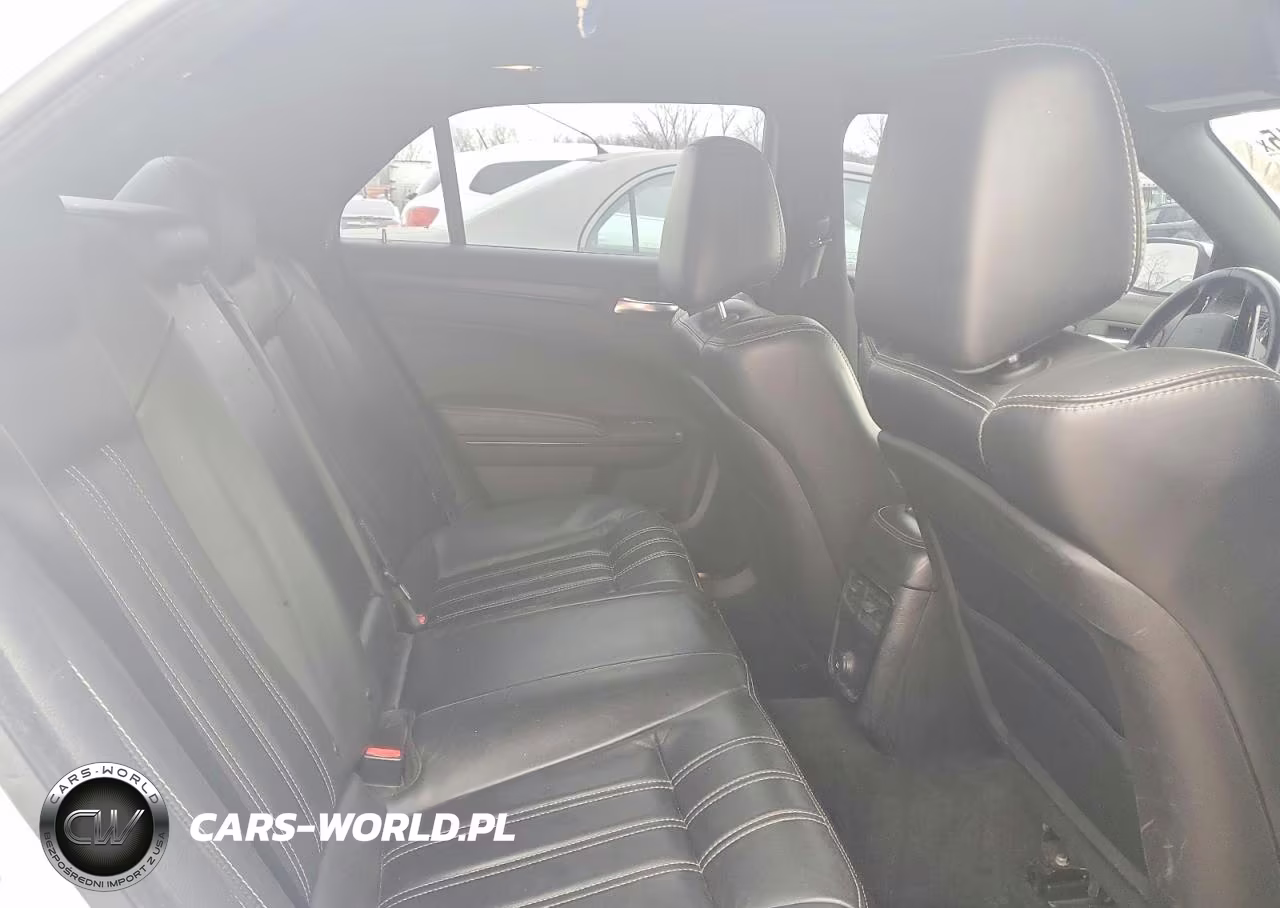 2014 Chrysler 300 S VIN:2C3CCAGG8EH374053 - 10