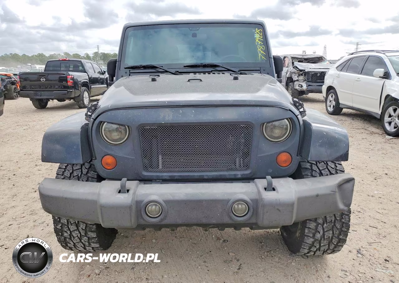 2012 Jeep Wrangler Unlimited Sahara VIN:1C4BJWEG0CL168237 - 5