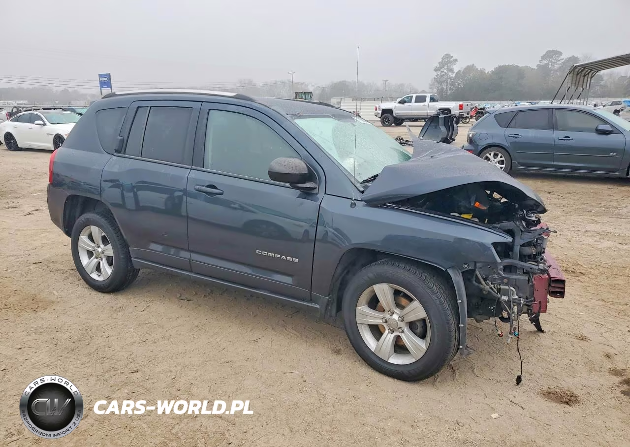 2015 Jeep Compass Sport VIN:1C4NJCBB7FD152586 - 4