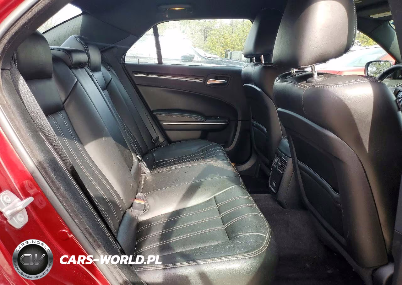 2018 Chrysler 300 S VIN:2C3CCABG8JH277971 - 10